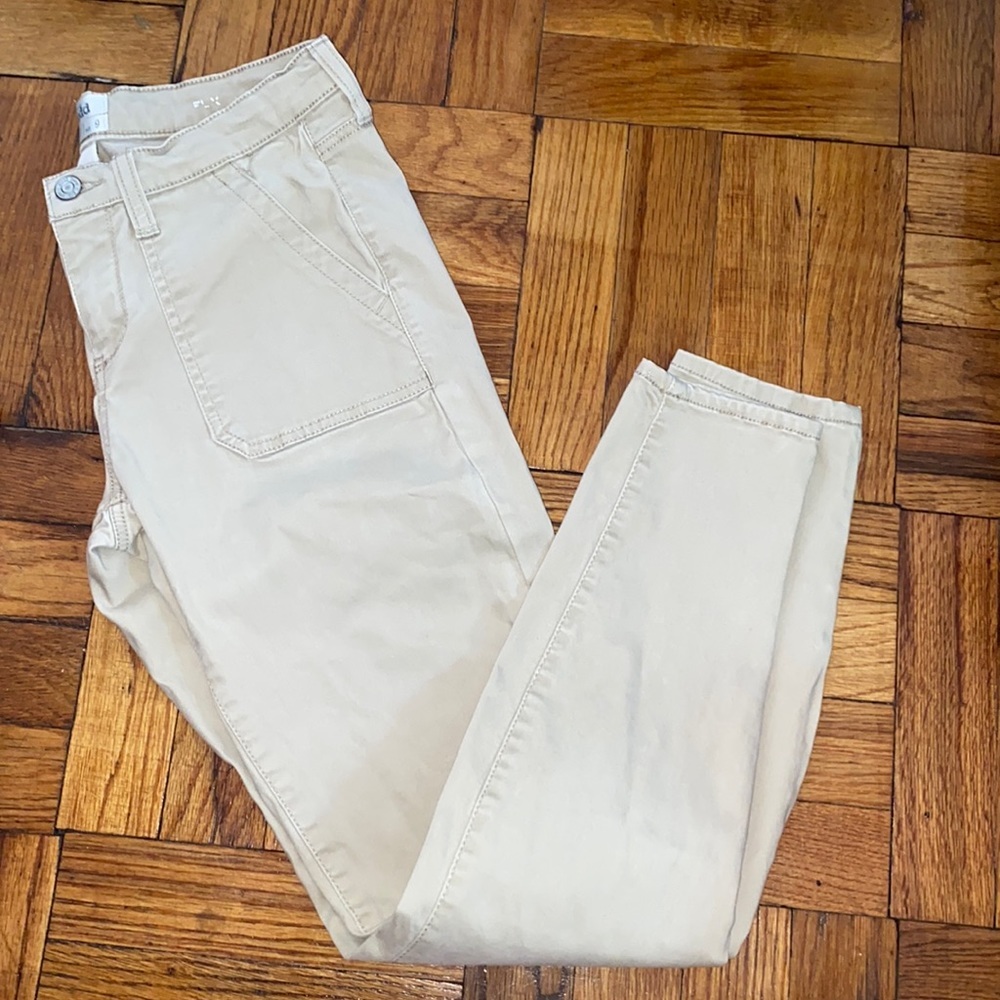 Mudd skinny fit khaki pants size: 9